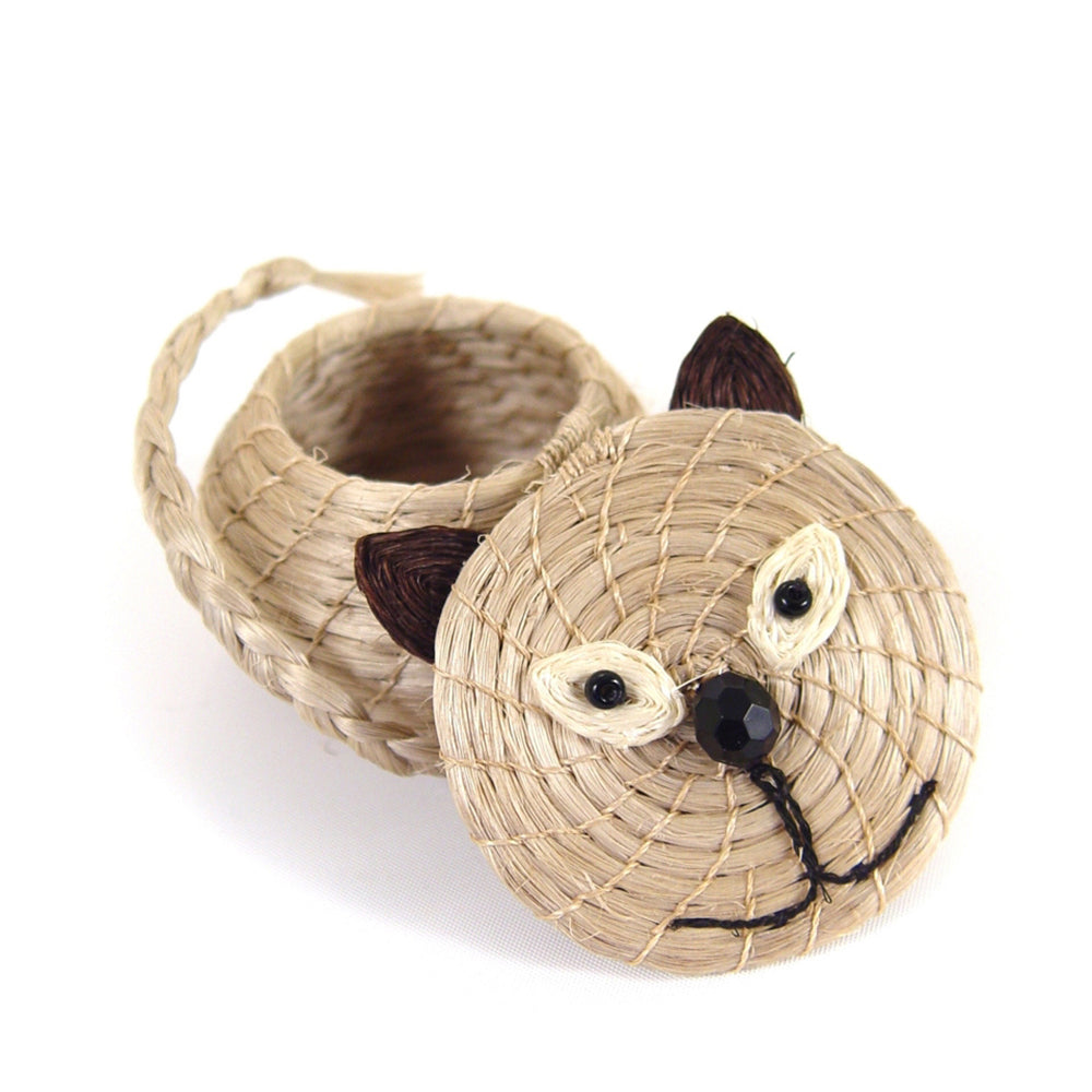 Lidded grass basket with a cat design as the lid