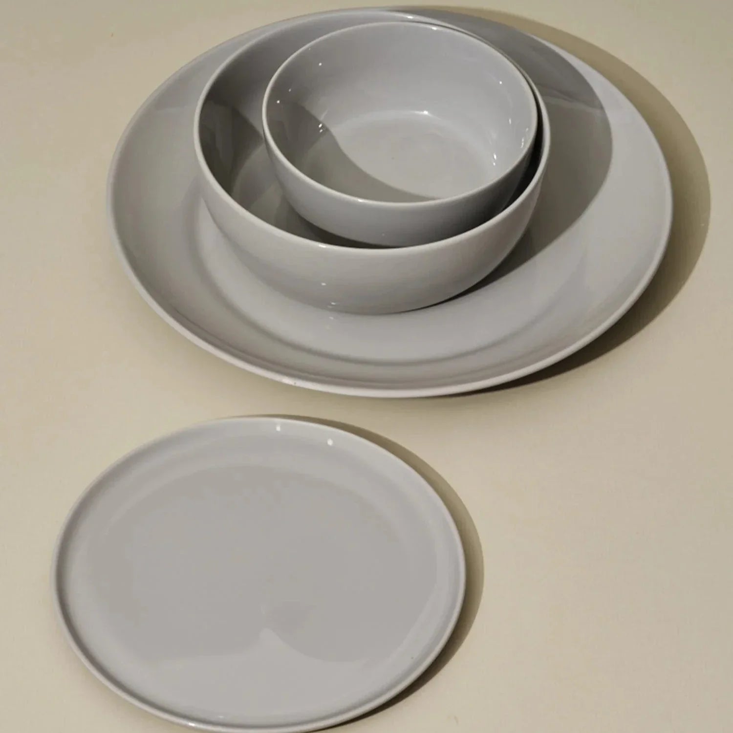 Wide Rim Dinnerware Set - Set of 4