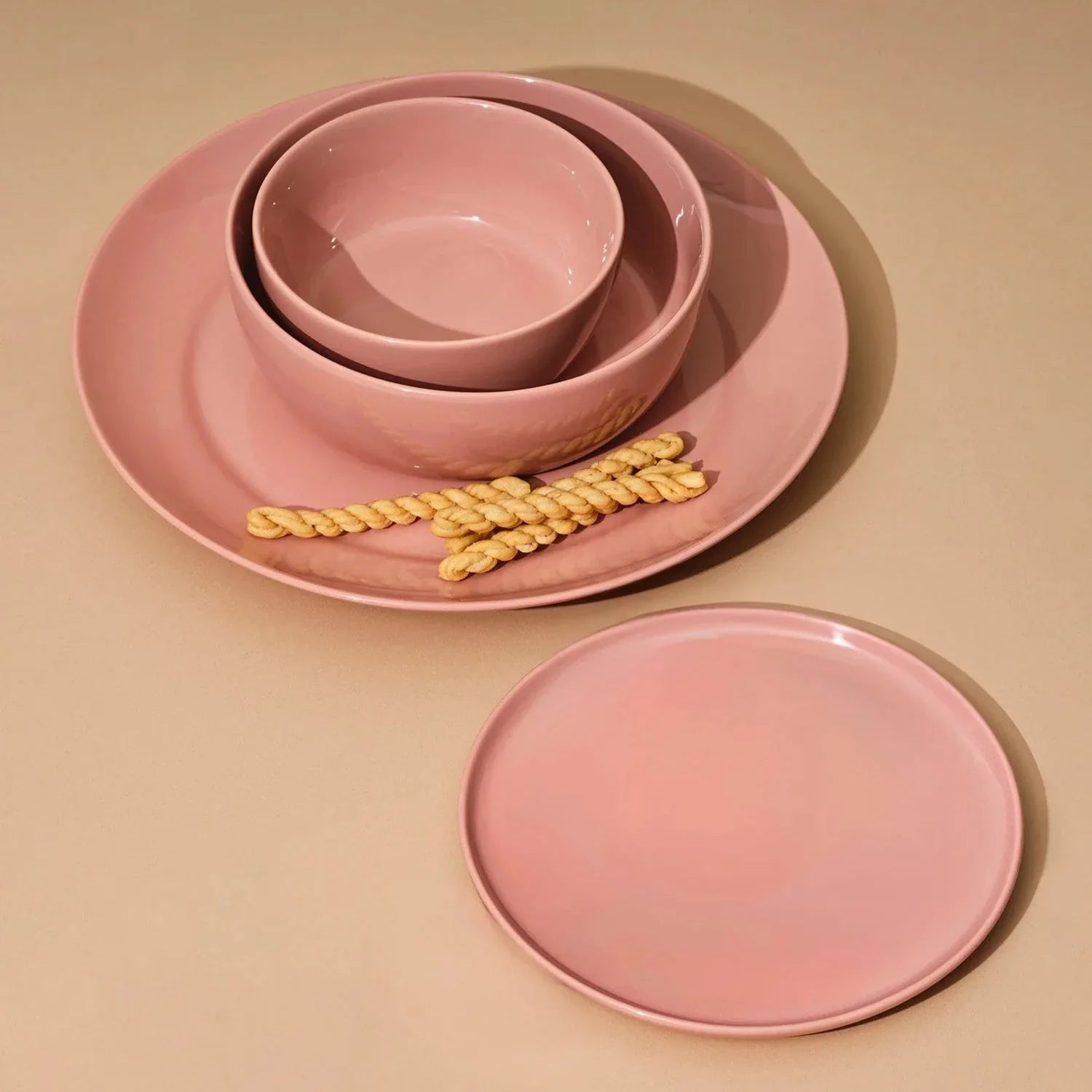 Wide Rim Dinnerware Set - Set of 4